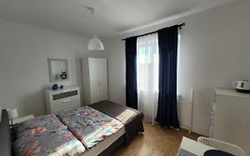 APARTAMENTY i Pokoje Gościnne ZOSIA